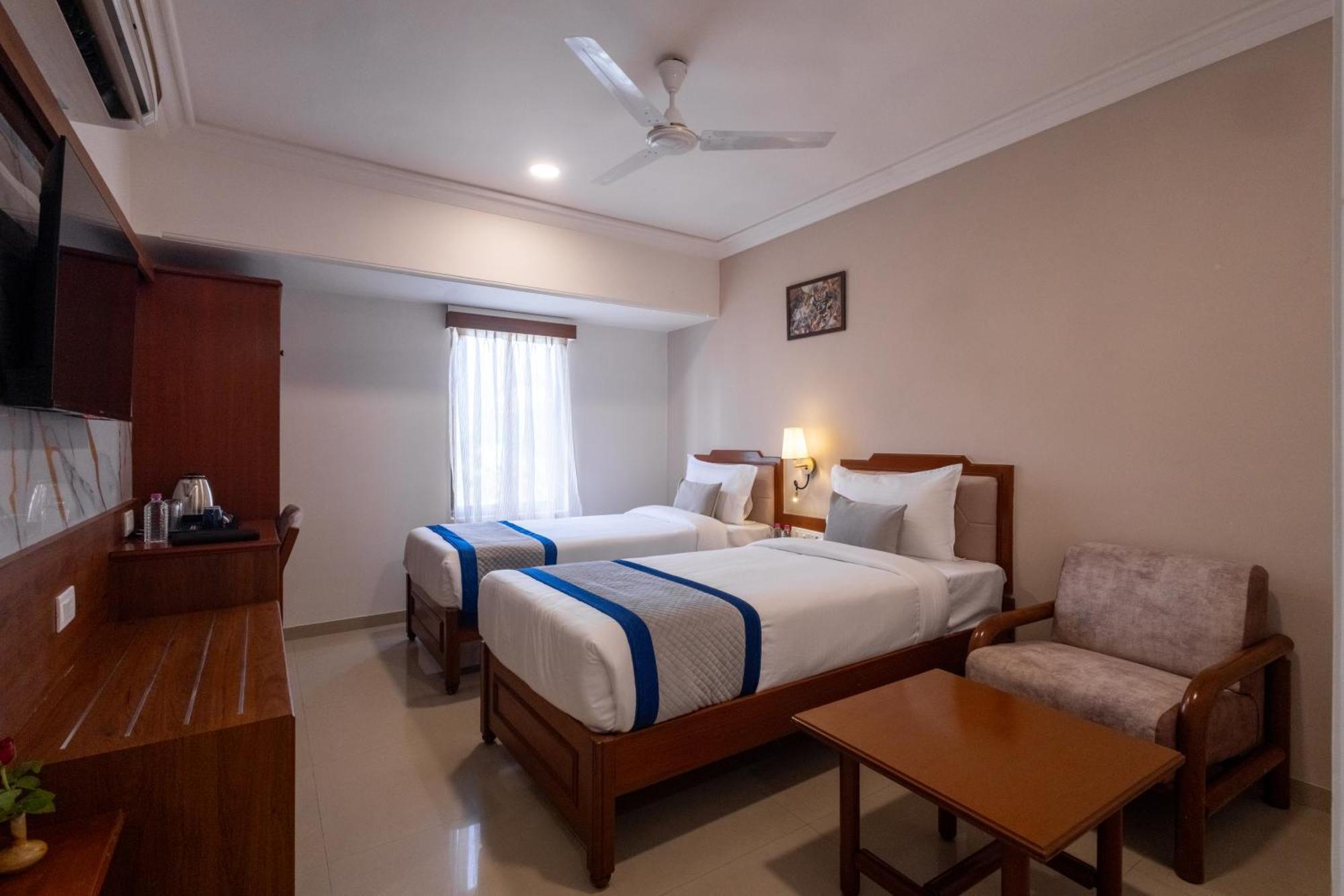 Alba Premier, Vadodara Buitenkant foto